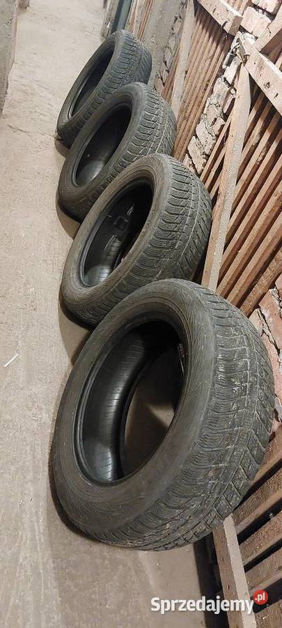 Komplet opon zimowych Nokian WR SUV3 23560R18 Kraków sprzedam