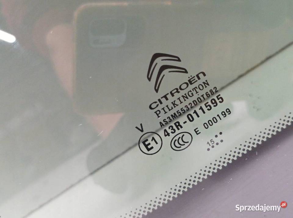 SZYBA DRZWI PRZESUWNYCH LEWYCH UCHYLNA 15 R Rok produkcji 2015 świętokrzyskie