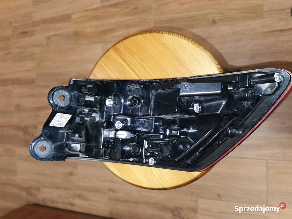AUDI A4 B9 KOMBI MATRIX LAMPA TYLNA LEWA LED lewe Luzino