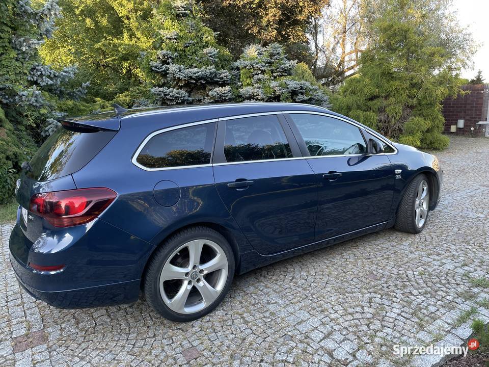 Opel Astra OPC Kombi 20 CDTI 160 2011 Rok produkcji 2011 Solna