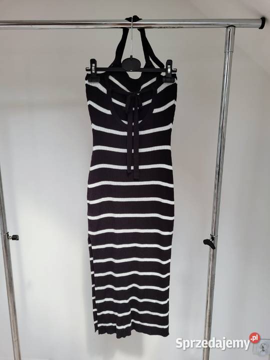 Czarna w białe paski dzianinowa sukienka z Spódnice i sukienki małopolskie Liszki
