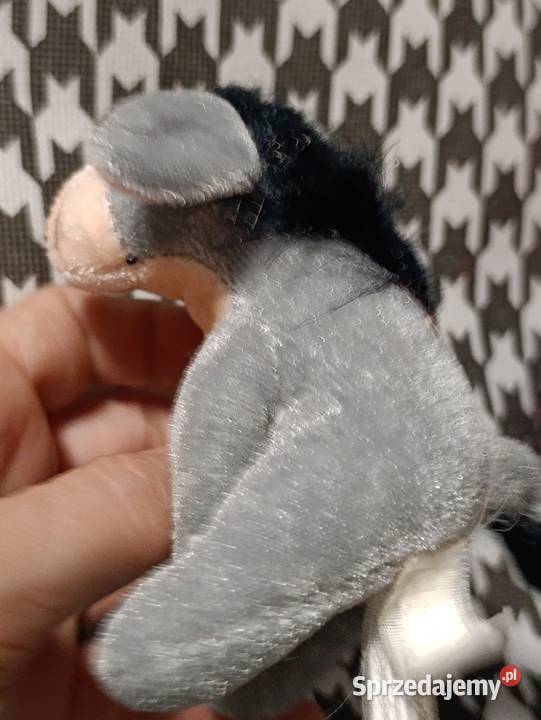 pluszowe zabawki przedstawiające Kłapouchego