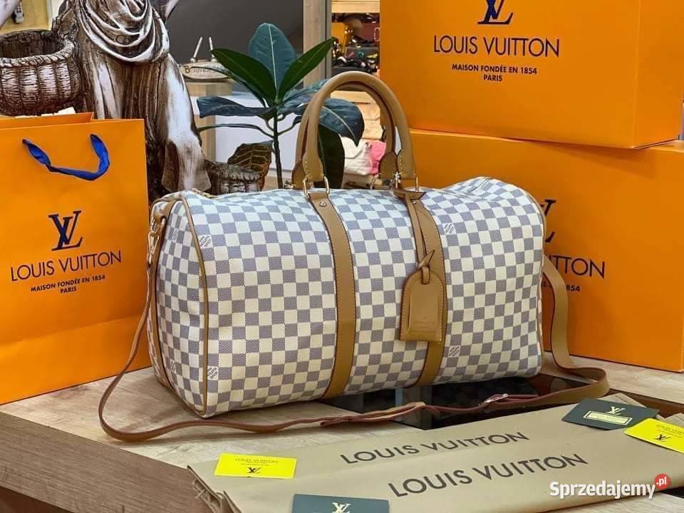 Cómo es y cuánto cuesta la riñonera Louis Vuitton que Stephanie