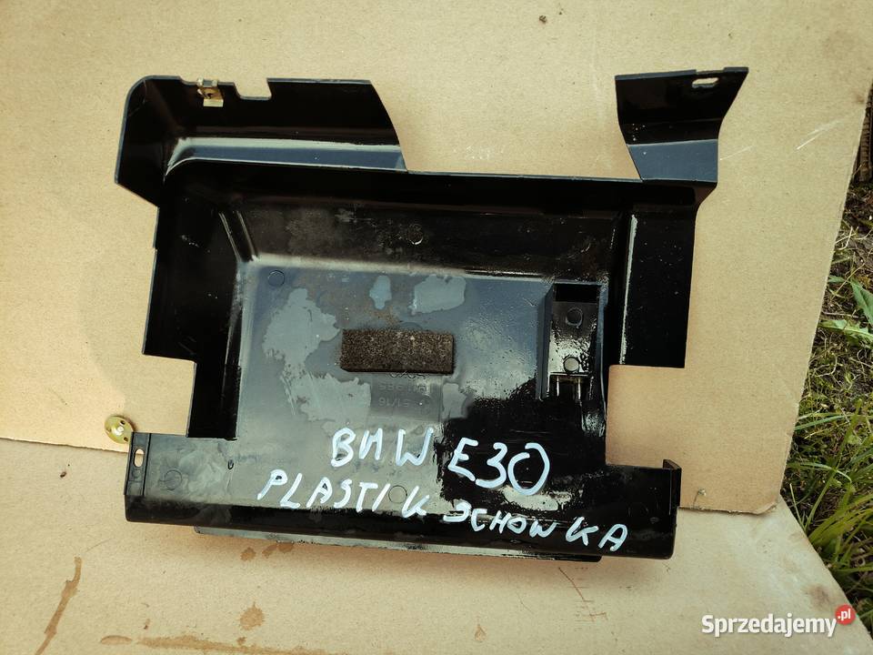 Osłona schowka pod spodem BMW E30 Schowki, półki sprzedam