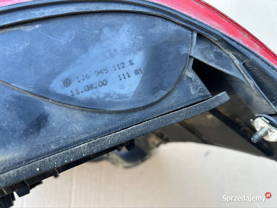 Lampa prawy tył golf 4 hatchback 1j6945112s Lampy tylne Bydgoszcz