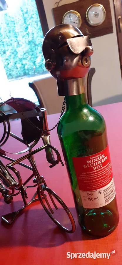Stojak na wino w kształcie kolarza Prusim