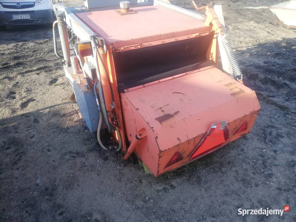 Zamiatarka ciągnionazamiatanie nieuszkodzony Starogard Gdański