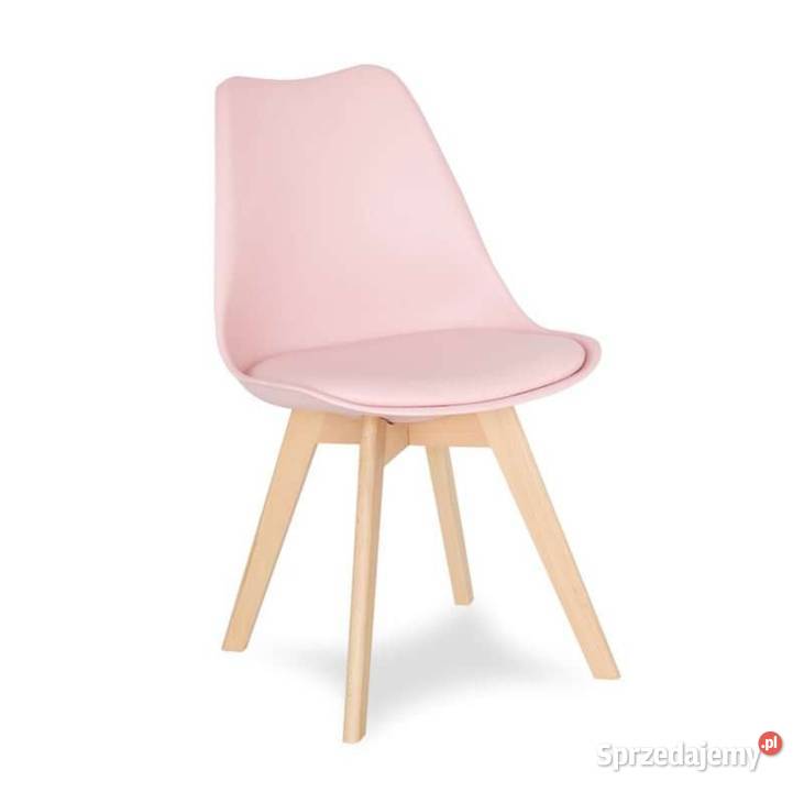 Krzesło różowe z poduszka na drewnianych nogach