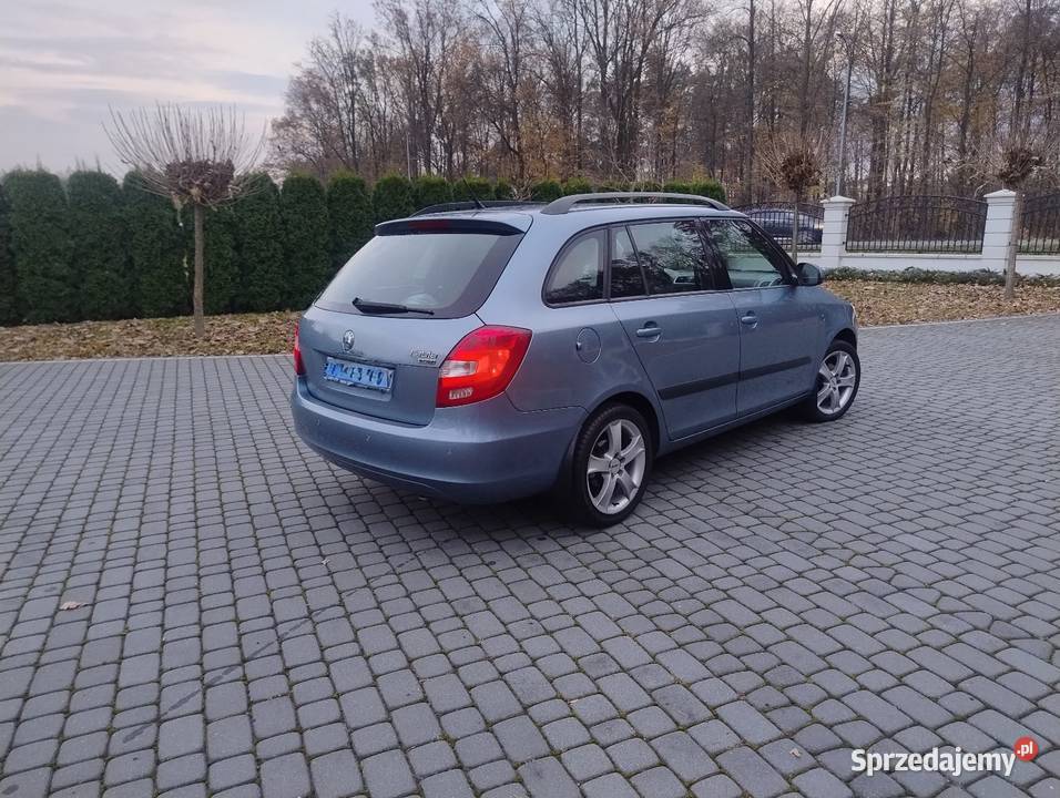 Skoda Fabia 14 Mpi Serwis Climatronic 2 komplety radio sprzedam