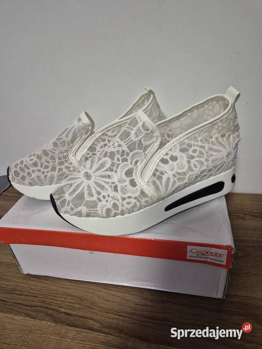 buty sportowe damskie koronka 39 inna