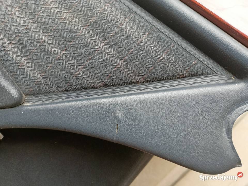 Mercedes W124 boczki drzwiowe czarne tylne prawy tapicerki samochodowe Skarżysko-Kamienna sprzedam