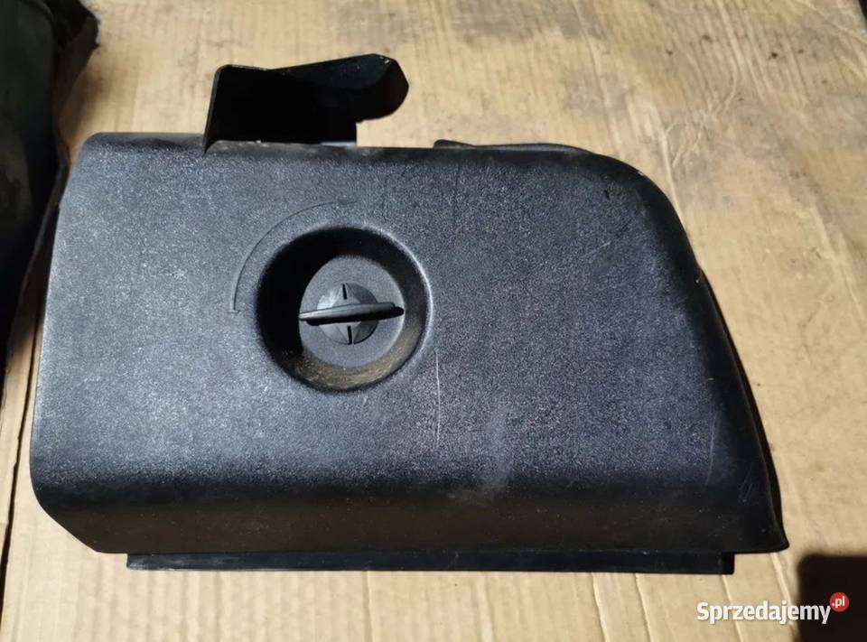 Osłona maskownica lampy prawy tył BMW E36 Żory