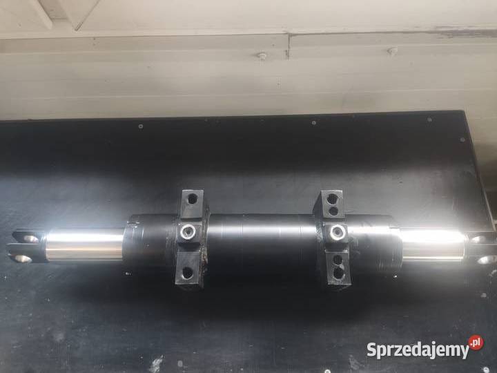 Siłownik kierowniczy TCM FD3550 T8 T9 524W240202 Giedlarowa sprzedam