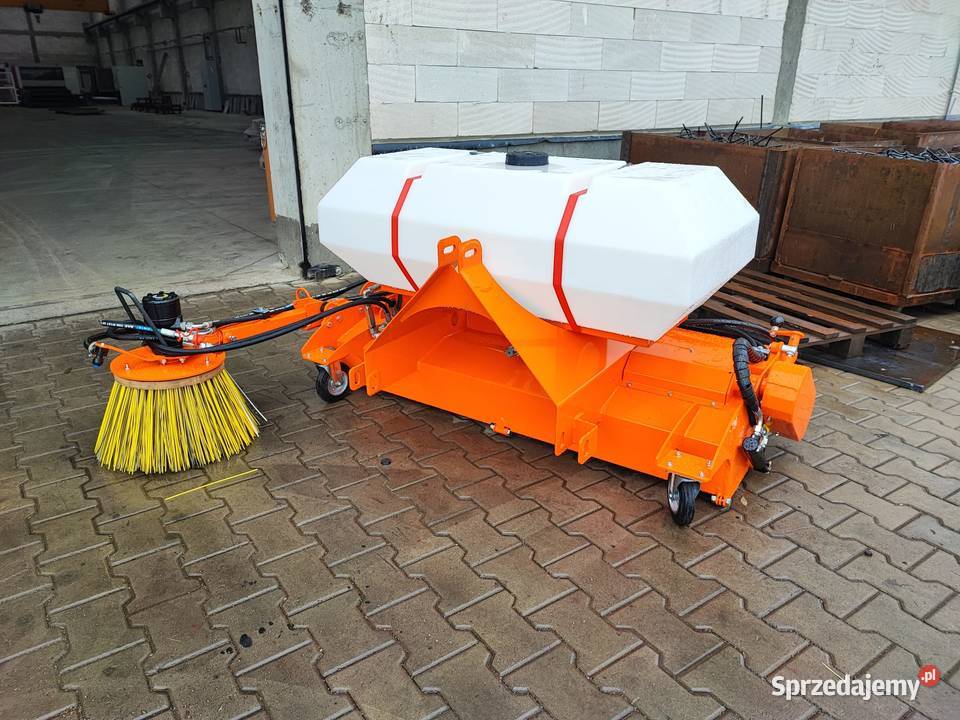 Mała zamiatarka 120 na WOM na chodniki świętokrzyskie Opatów