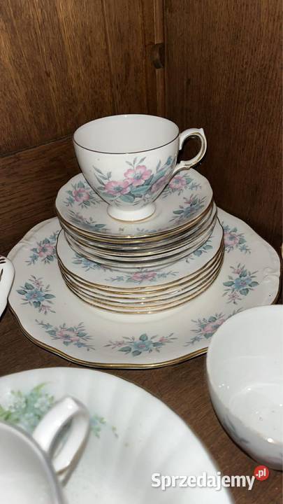 Serwis różowo niebieskie kwiatyColclough Made in Porcelana i szkło pomorskie Gdańsk