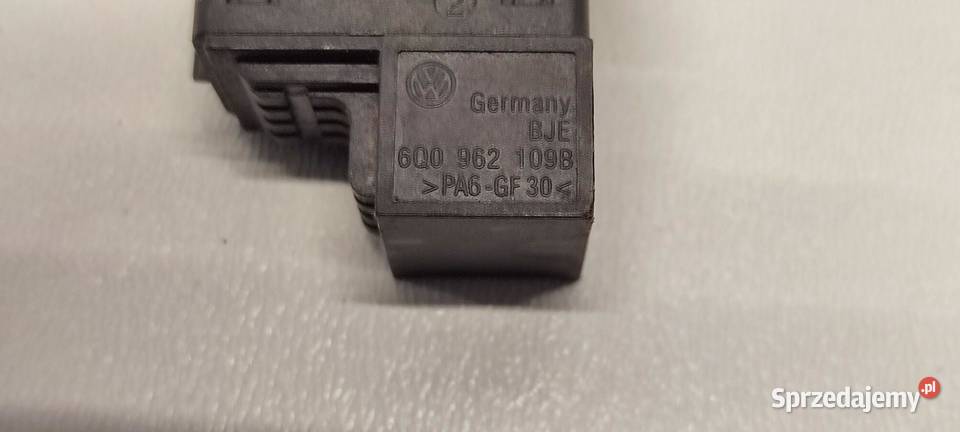 SKODA OCTAVIA II SCOUT PRZEŁĄCZNIK ALARMU