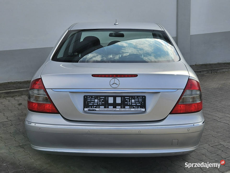 Mercedes E 220 Wzorowy stan Bez korozji Full światła do jazdy dziennej Mercedes-Benz Rybnik sprzedam