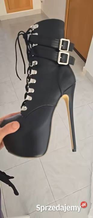 Botki w kolorze czarnym wiązane obcas 165 Świdnica sprzedam