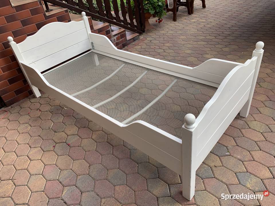 Ładne białe łóżko ze stelażemmeble holenderskie Dom i Ogród Ślesin