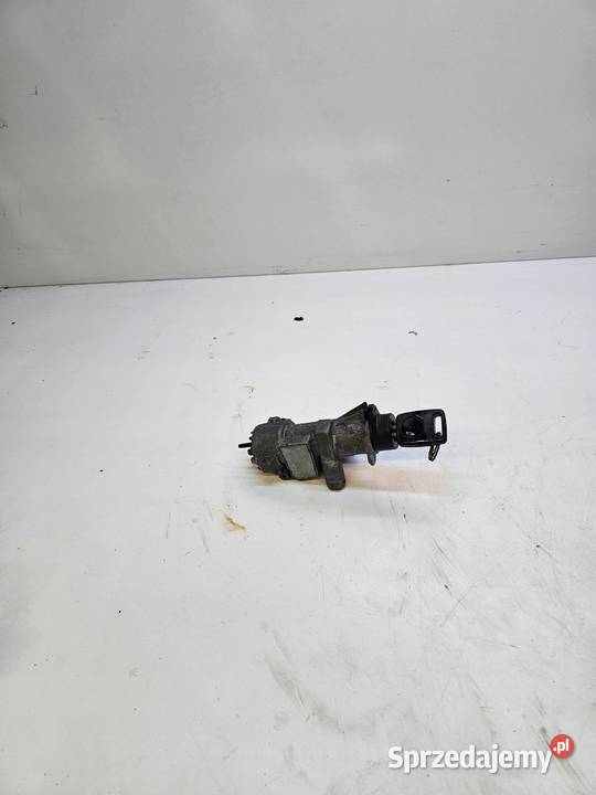 STACYJKA Z KLUCZYKIEM AUDI A4 B5 VW 4B0905851B Przystajń