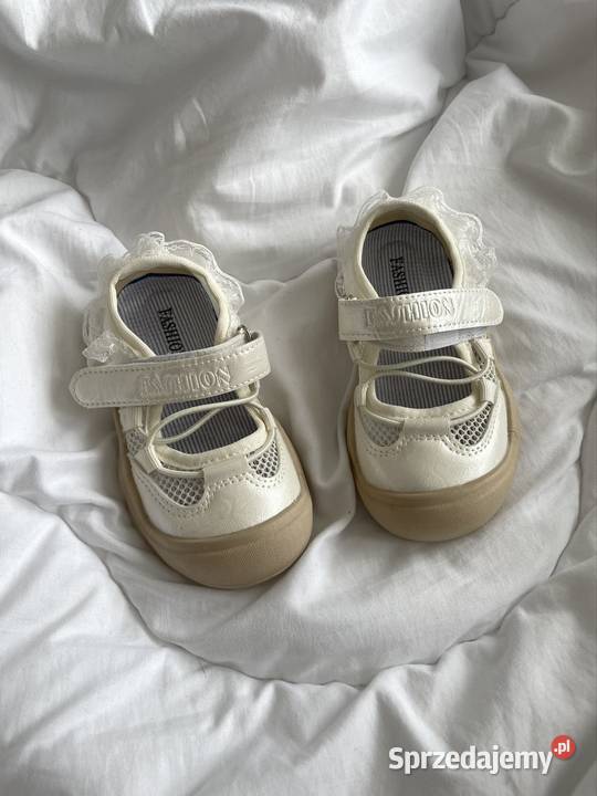 Sandałki dziewczynki na wiosnę rozmiar 24 16