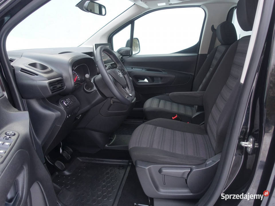 Opel Combo 15D Ledy Alu Klimatronik CarPlay czarny