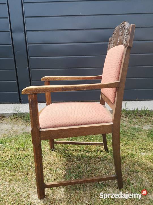 Stary drewniany fotel proste
