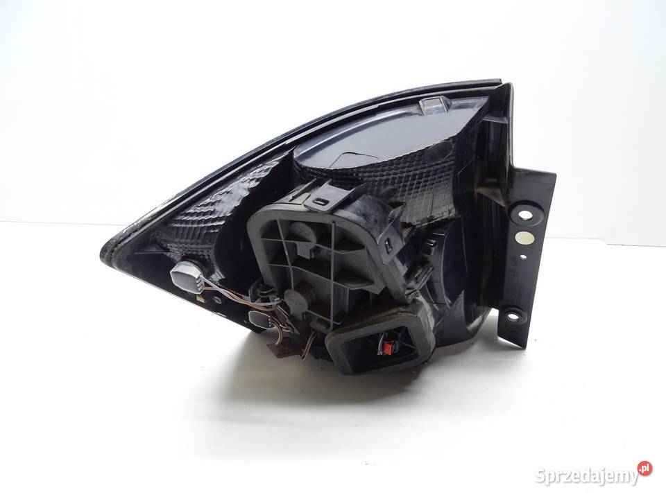 LAMPA PRAWA PRAWY TYŁ TYLNA 6V9945096 SKODA osobowe Lampy tylne