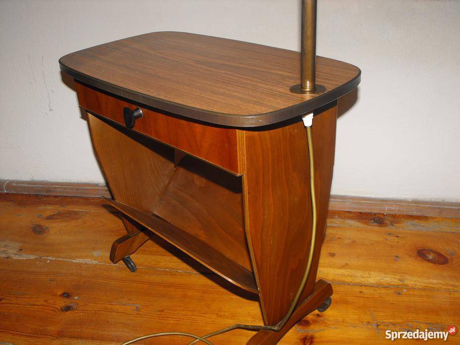 Lampa podłogowa ze stolikiemgazetnikiem na Skierniewice