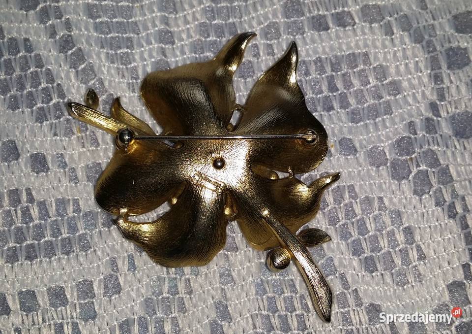 Angielska stara broszkakwiat perłowy Trifari małopolskie Ochojno