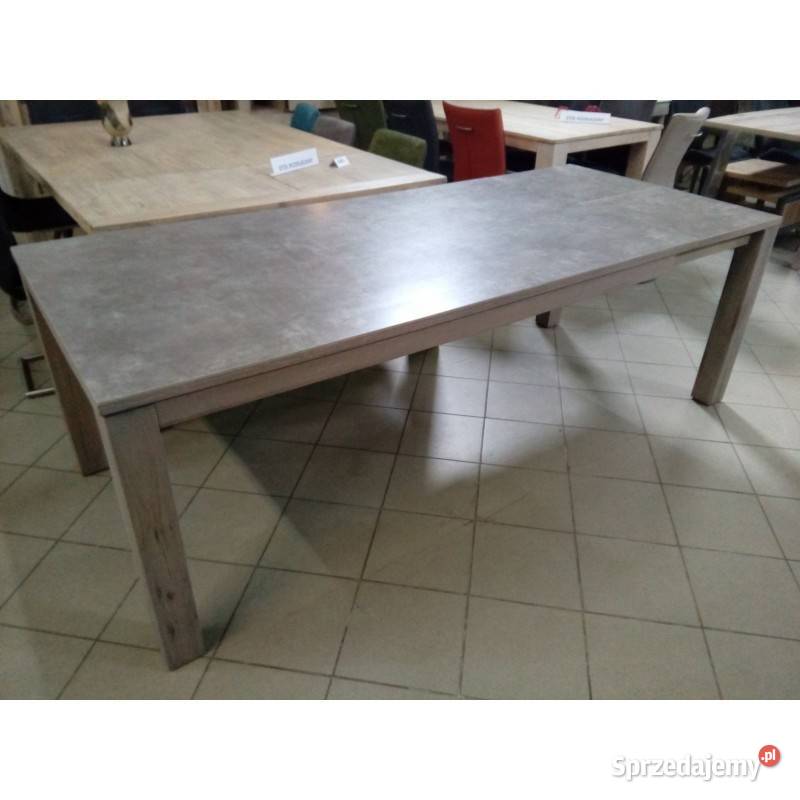 Czyszczenie magazynów Stół z uszkodzoną ceramiką Opole