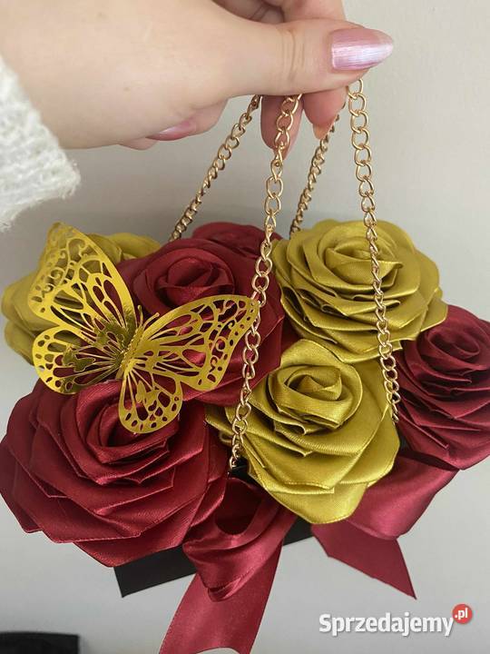 Elegancka torebeczka z różami ze wstążki w Dąbrowa Górnicza