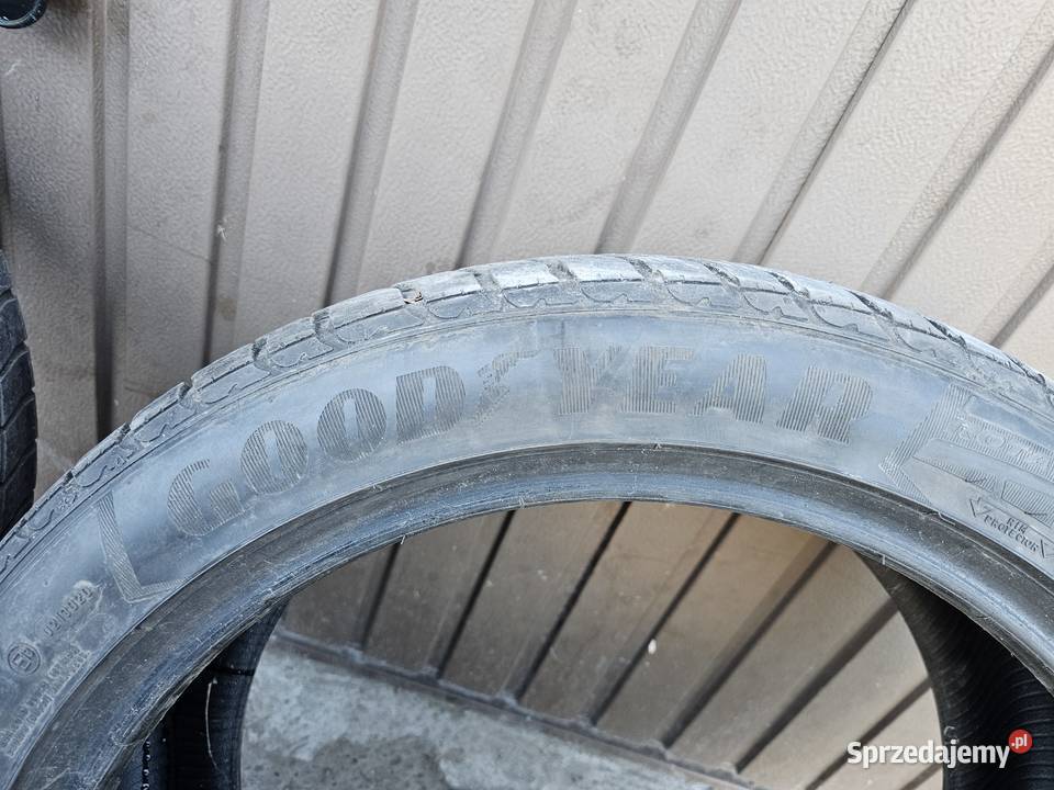 Opony zimowe Good Year UltraGrip 8 24545R19 102 Samochodowe