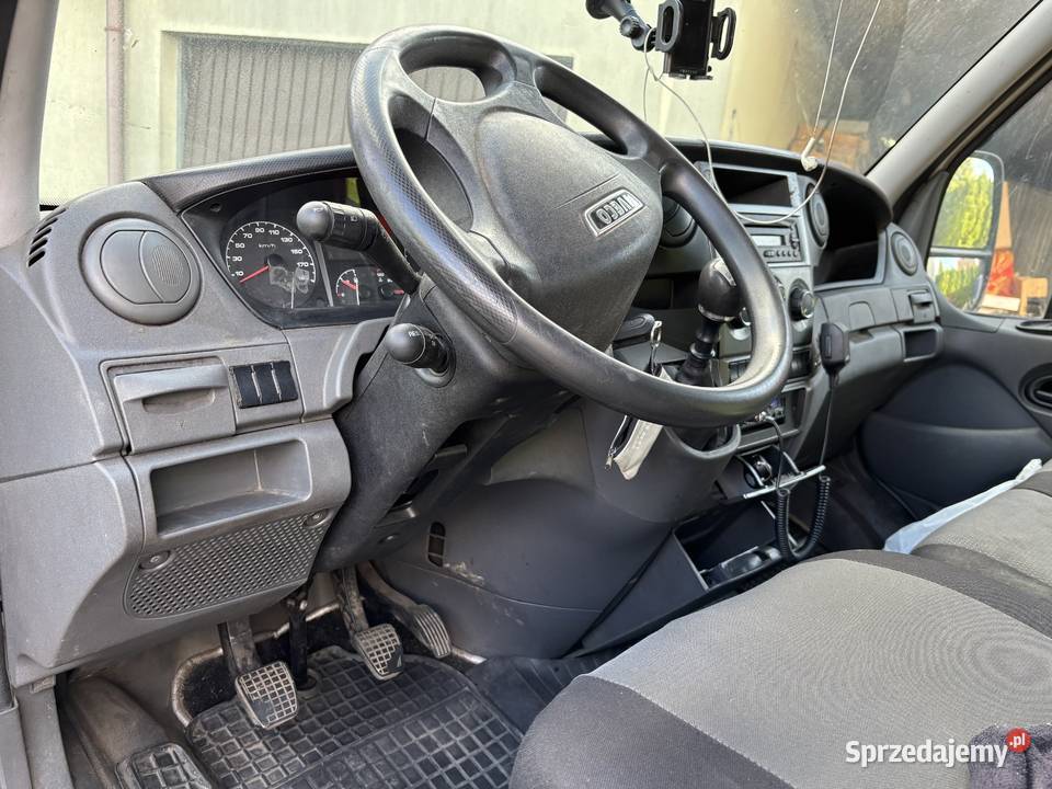 Iveco Daily 35C13 dostawczy kontener winda 23 Świdnica