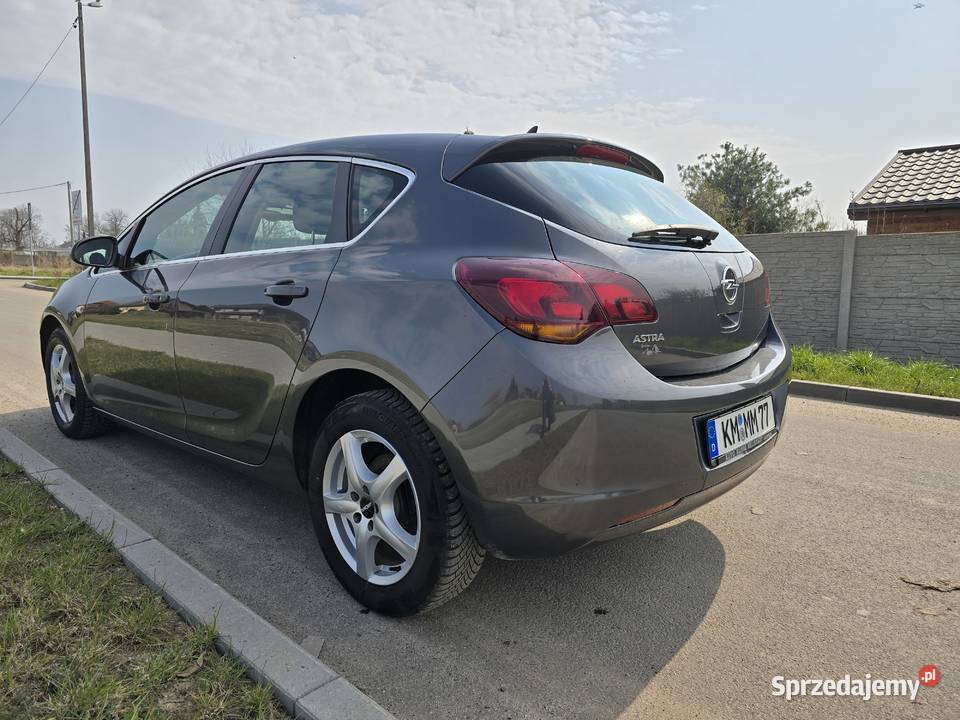 Opel Astra J Cosmo hatchbeck FlexFlix bagażnik ogranicznik prędkości Samochody osobowe Legnickie Pole