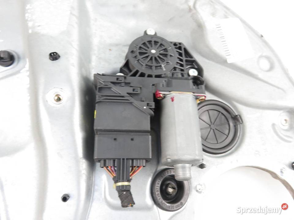 PODNOŚNIK SZYBY PRAWY TYLNY VW GOLF IV