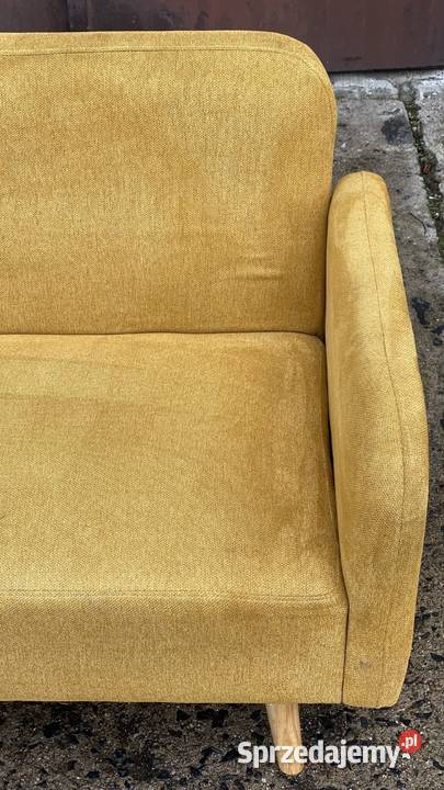Mała sofa na zwężanych nogach design Gryfice