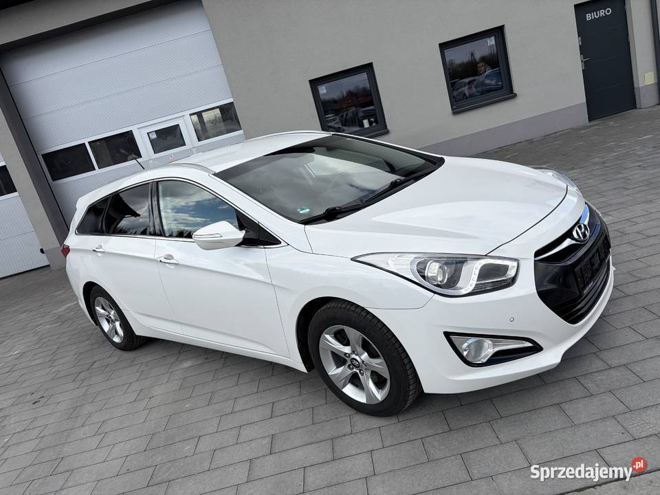 Hyundai i40 benzyna piękna wersja biała perła 181181km Trześń sprzedam