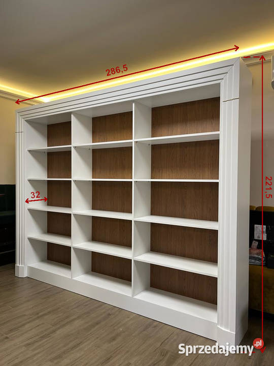 Gustowny regał biblioteczny ekspozycyjny Dom i Ogród Kalwaria Zebrzydowska