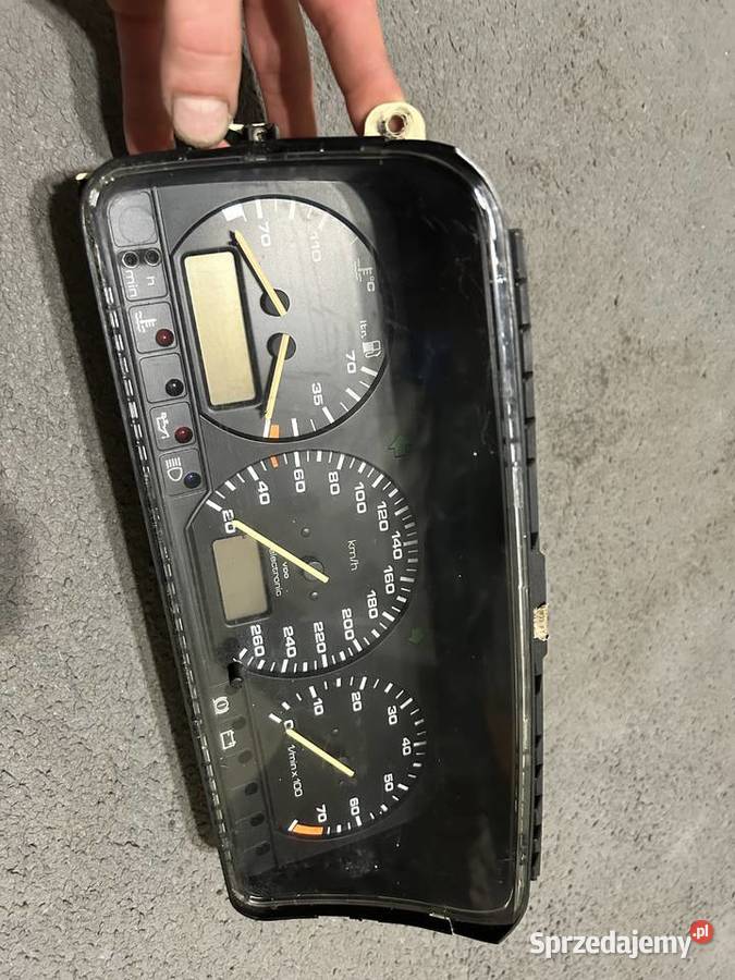 Volkswagen PASSAT B3 Licznik 81117682 Liczniki Lublin