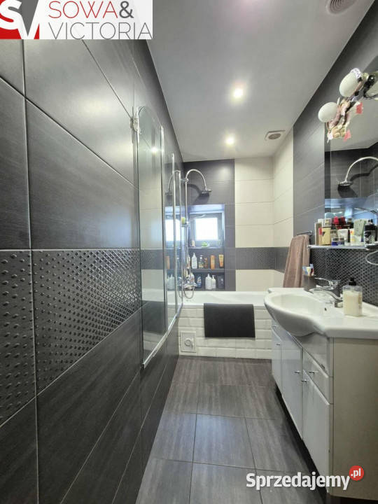 Dwa poziomy i niezależne wejście w centrum garaż Świebodzice