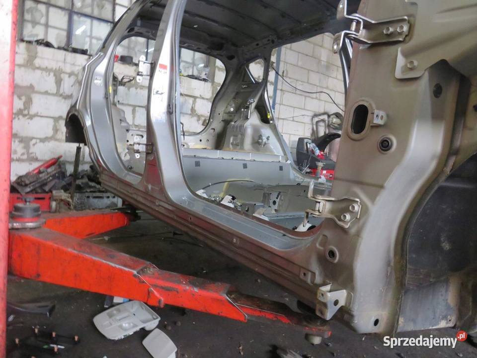 PRÓG SŁUPEK PRAWY BOK SX4 SCROSS Progi sprzedam