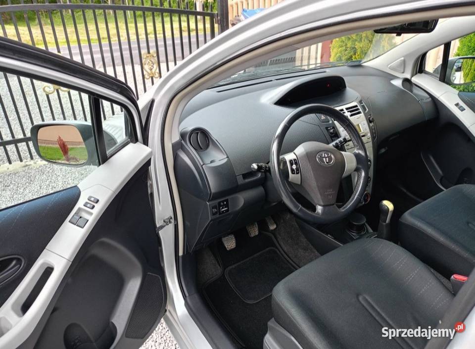 ŚLICZNA TOYOTA YARIS 2006 13 benzyna NISKI Radomsko