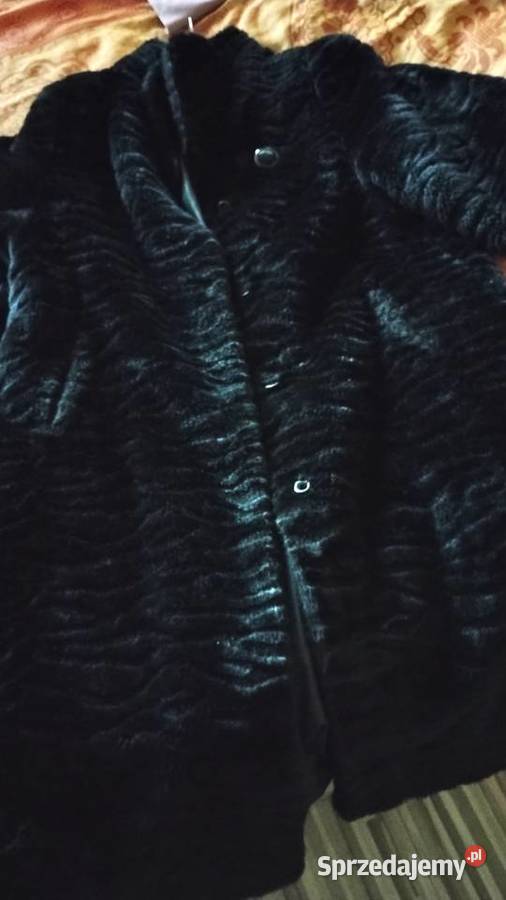 Damskie futro ekologiczne marki Bergamo Bez wzoru