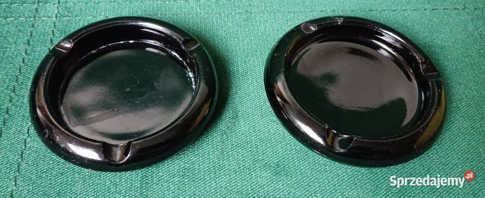 Szklana czarna popielnica