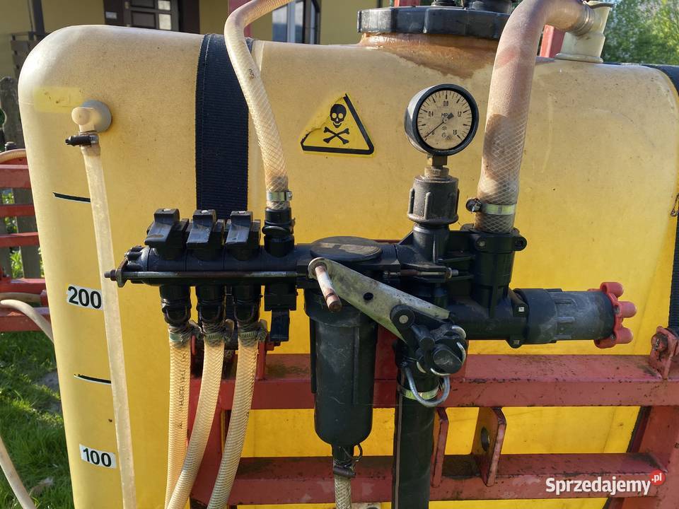 opryskiwacz ciągnikowy 300l