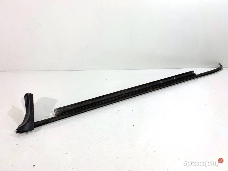 LISTWA ZGARNIAJĄCA PRZÓD PRAWY AUDI A8 D4 Listwy