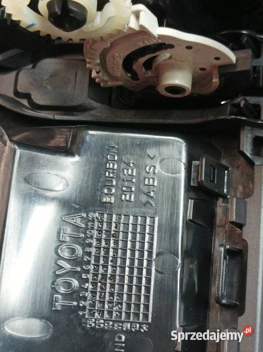 KRATKI NAWIEWU RAMKA T27 ŚRODKOWA DESKI Toyota