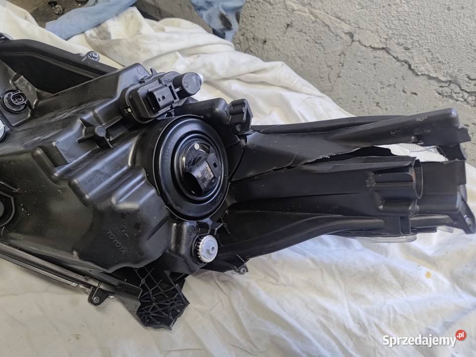TOYOTA YARIS 4 IV 19 LAMPA LEWA PRAWA PRZEDNIA mazowieckie Lwówek