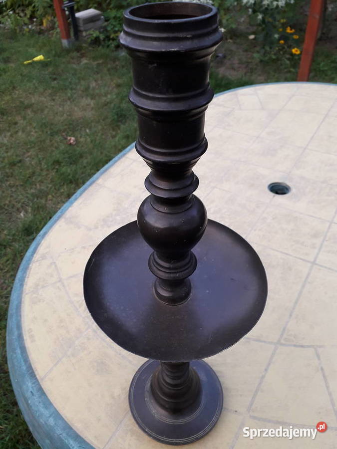 Stary duży mosiężny świecznik patyna